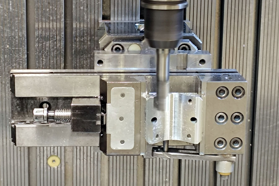 Realizziamo componenti meccaniche di elevata qualità, precisione e affidabilità Realizziamo componenti meccaniche di elevata qualità, precisione e affidabilità